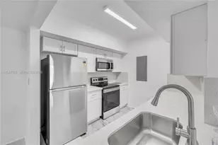 215 SW 117th Terrace, Pembroke Pines, FL 33025 - Photo 13