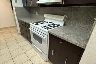1305 W 53rd St, Hialeah, FL 33012 - Photo 9