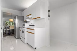 1251 SW 125th Ave, Pembroke Pines, FL 33027 - Photo 9