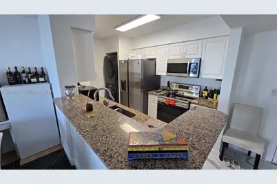 1155 Brickell Bay Dr #1005, Miami, FL 33131 - Photo 3