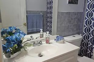 8805 NW 113th St, Hialeah Gardens, FL 33018 - Photo 9