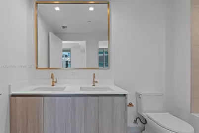 77 SE 5th St. #1905, Miami, FL 33131 - Photo 13