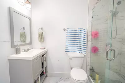 525 E 24th St, Hialeah, FL 33013 - Photo 9