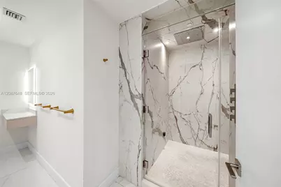 900 Biscayne Blvd #4202, Miami, FL 33132 - Photo 23