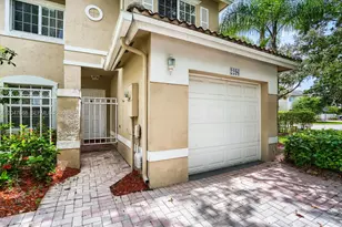 2296 NW 170th Ave, Pembroke Pines, FL 33028 - Photo 3