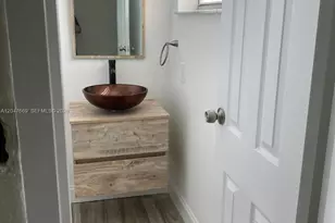 7900 Tatum Waterway Dr, Miami Beach, FL 33141 - Photo 9