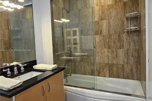 300 S Biscayne Blvd, Miami, FL 33131 - Photo 15