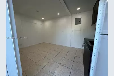 301 9th St #1, Hallandale Beach, FL 33009 - Photo 5