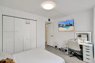 800 Parkview Dr, Hallandale Beach, FL 33009 - Photo 15