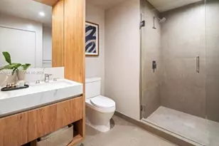 11 NE 6th St, Miami, FL 33132 - Photo 15