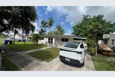 3000 N 72nd Way, Hollywood, FL 33024 - Photo 1