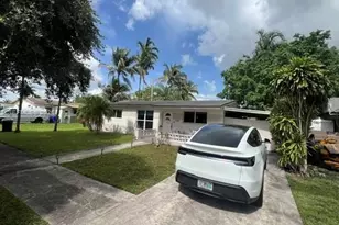 3000 N 72nd Way, Hollywood, FL 33024 - Photo 1