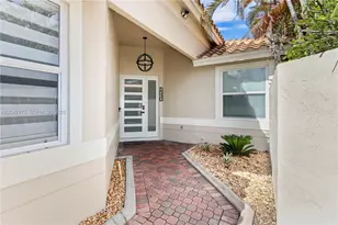 1530 W Lacosta Dr W, Pembroke Pines, FL 33027 - Photo 3
