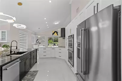 1530 W Lacosta Dr W, Pembroke Pines, FL 33027 - Photo 11