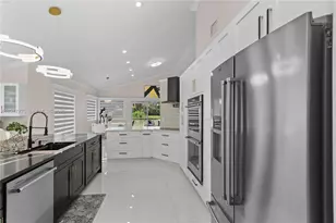 1530 W Lacosta Dr W, Pembroke Pines, FL 33027 - Photo 11