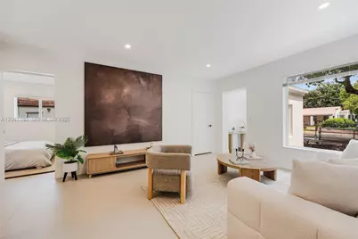 1070 NW 44th St, Miami, FL 33127 - Photo 5