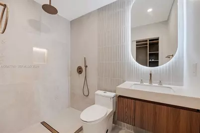 1070 NW 44th St, Miami, FL 33127 - Photo 23