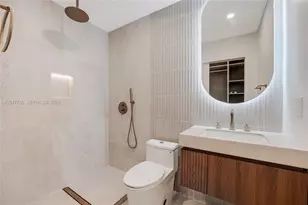 1070 NW 44th St, Miami, FL 33127 - Photo 23