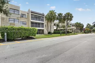 220 Lakeview Dr, Weston, FL 33326 - Photo 1