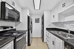 220 Lakeview Dr, Weston, FL 33326 - Photo 9