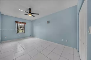 7565 N Augusta Dr, Hialeah, FL 33015 - Photo 7