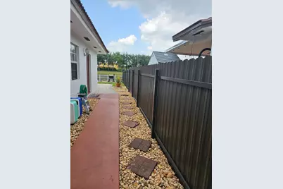 7565 N Augusta Dr #7567, Hialeah, FL 33015 - Photo 11