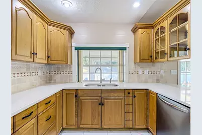 8209 Chaucer Dr, Spring Hill, FL 34607 - Photo 15