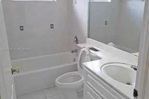 17318 NW 74th Ave, Hialeah, FL 33015 - Photo 15