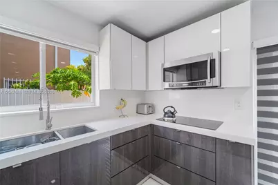 8668 NW 2nd Ter, Miami, FL 33126 - Photo 7