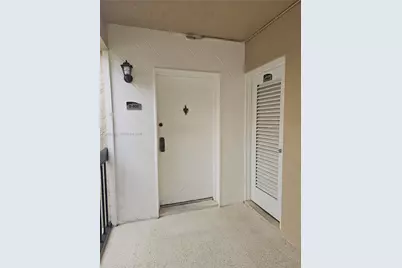 461 Ives Dairy Rd #406-2, Miami, FL 33179 - Photo 5