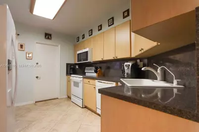 3575 Broken Woods Dr #303, Coral Springs, FL 33065 - Photo 5