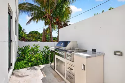 2015 NE 4th Ave, Wilton Manors, FL 33305 - Photo 9
