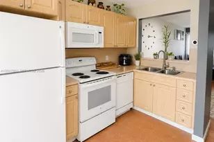 7830 NW 6th St, Pembroke Pines, FL 33024 - Photo 5