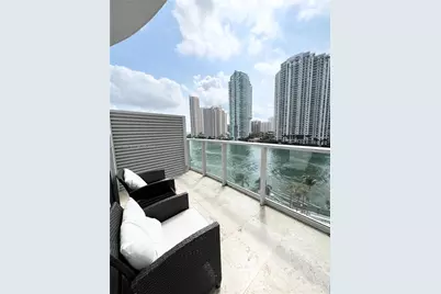 300 S Biscayne Blvd #L-814, Miami, FL 33131 - Photo 3