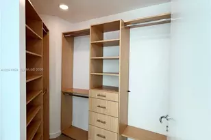 300 S Biscayne Blvd, Miami, FL 33131 - Photo 9