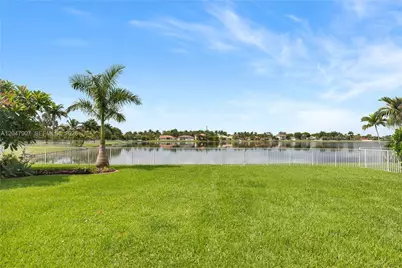 18500 SW 7th St, Pembroke Pines, FL 33029 - Photo 9