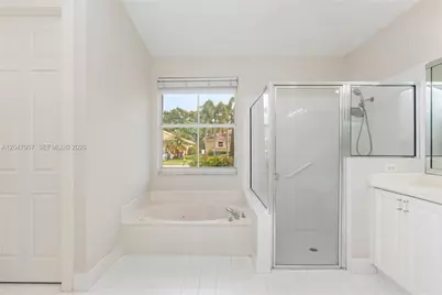 18500 SW 7th St, Pembroke Pines, FL 33029 - Photo 23