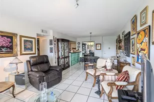 9140 Fontainebleau Blvd, Miami, FL 33172 - Photo 5