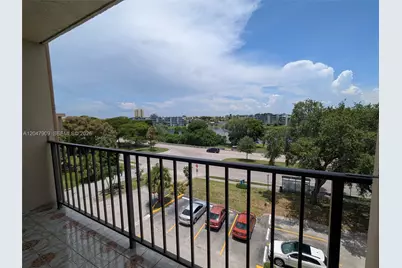 9140 Fontainebleau Blvd #504, Miami, FL 33172 - Photo 9