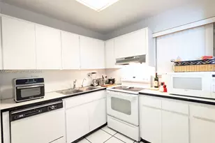 9140 Fontainebleau Blvd, Miami, FL 33172 - Photo 13