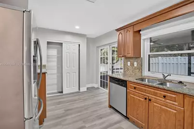 2201 NW 81st Ave, Sunrise, FL 33322 - Photo 11