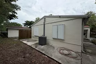 596 NW 109th St, Miami, FL 33168 - Photo 5