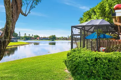 1725 SW 109th Ter, Davie, FL 33324 - Photo 29