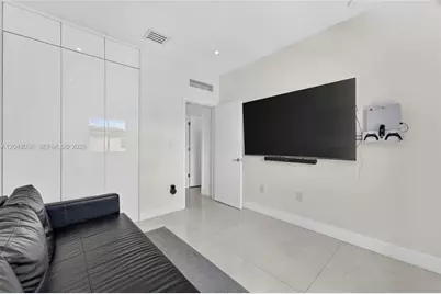 11024 W 35th Ln, Hialeah, FL 33018 - Photo 15