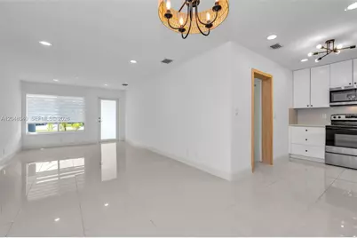 104 SW 7th St, Hallandale Beach, FL 33009 - Photo 15