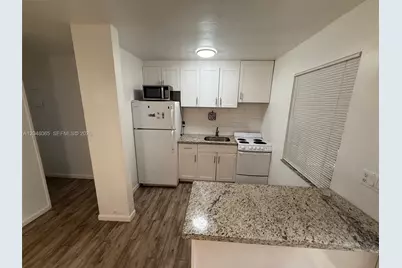 34 SW 5th St #1-2, Hallandale Beach, FL 33009 - Photo 3