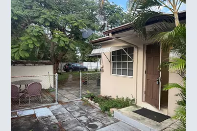 34 SW 5th St #1-2, Hallandale Beach, FL 33009 - Photo 11