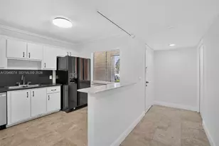 359 Lakeview Dr, Weston, FL 33326 - Photo 7