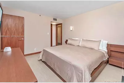 2555 Collins Ave #1101, Miami Beach, FL 33140 - Photo 27