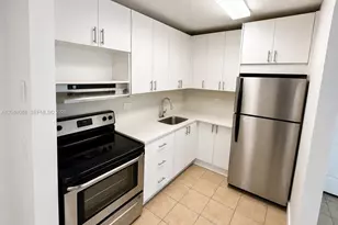 7095 NW 179th St, Hialeah, FL 33015 - Photo 3